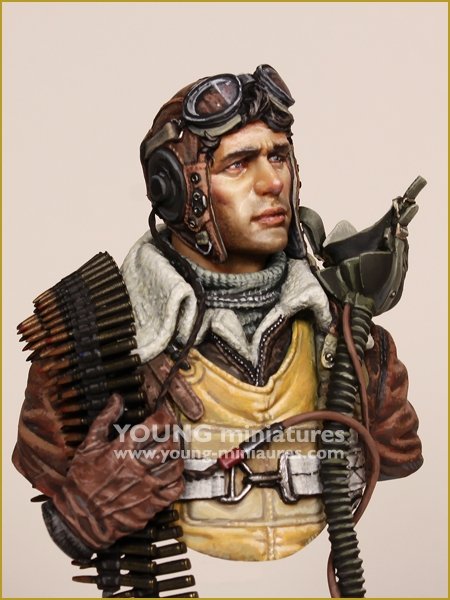 Young Miniatures YM1894 B-24 GUNNER USAAF WWII 1/10 – image 3