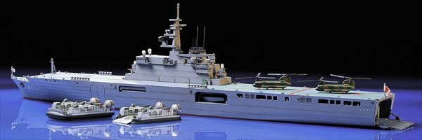 Tamiya 31003 Japanese Defense Force LST-4001 Ohsumi 1/700