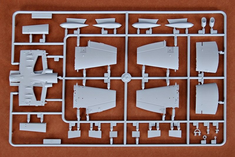 Trumpeter 01619 BRITISH WYVERN S.4 1/72 – image 7