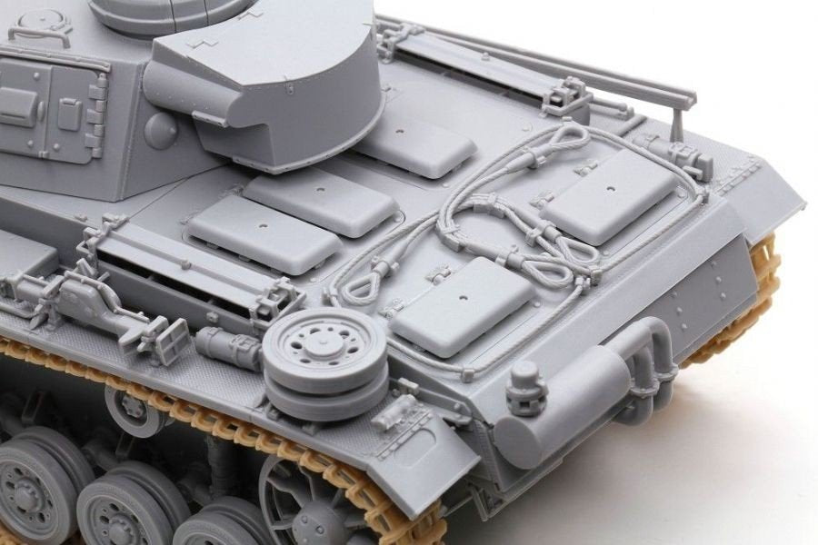 Cyber Hobby 6616 Sd.Kfz.141/3 Pz.Kpfw.III (FL) 1/35 – Bild 9