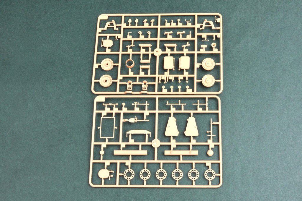 Hobby Boss 82485 PLA PTL02 Wheeled Tank Destroyer 1/35 – image 6