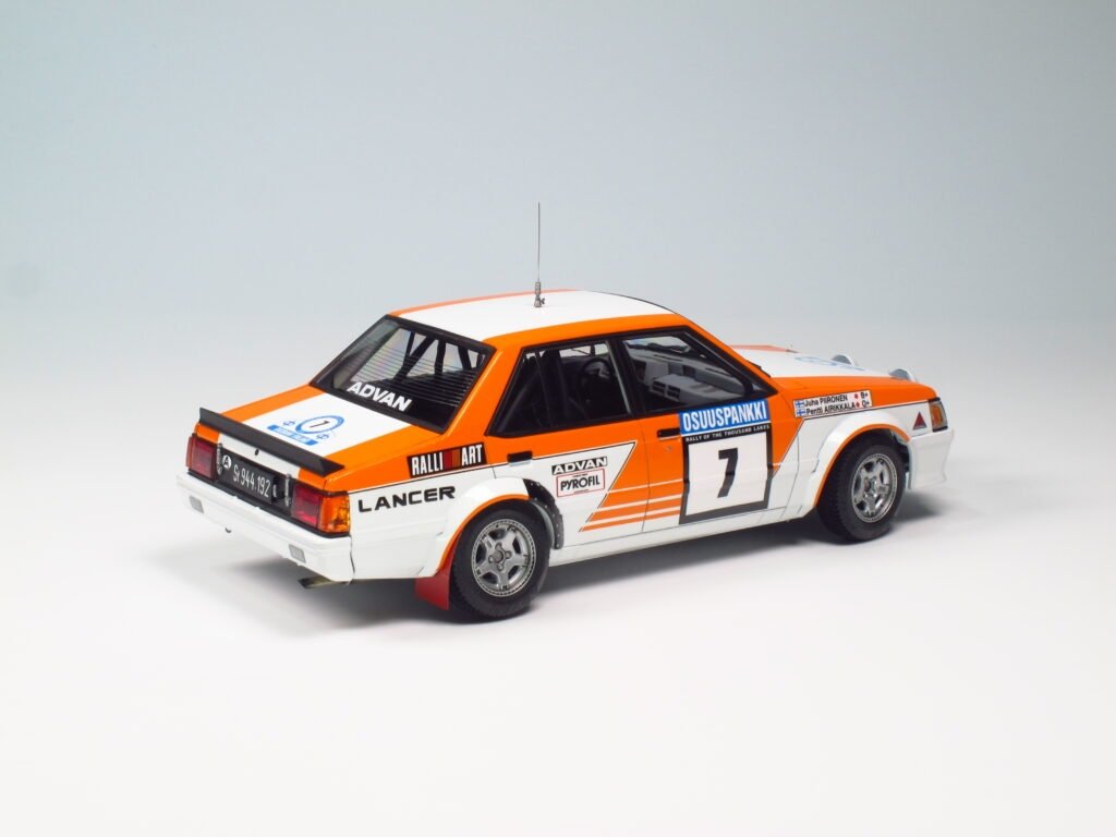 NuNu PN24018 MITSUBISHI LANCER TURBO 82 RALY 1000 LAKES 1/24 – image 3