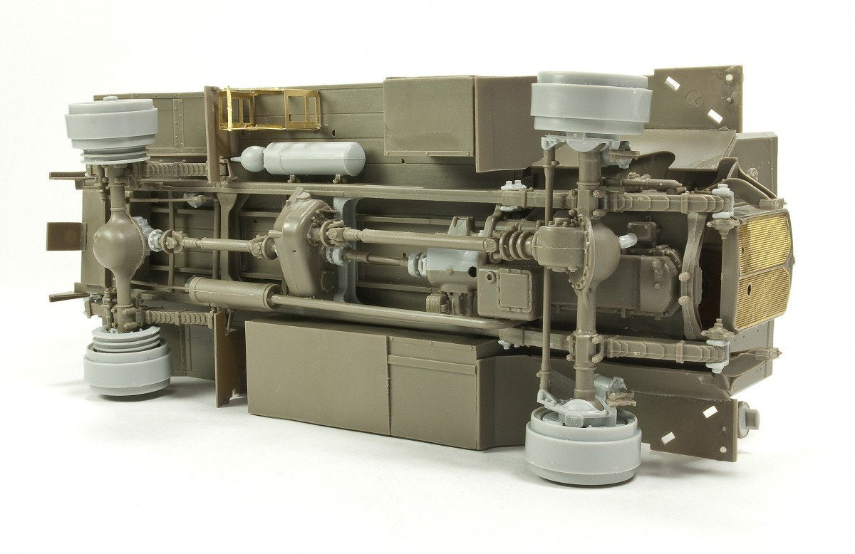 AFV Club 35227 AEC Dorchester 4x4 ACV (Full Interior) 1/35 – image 3