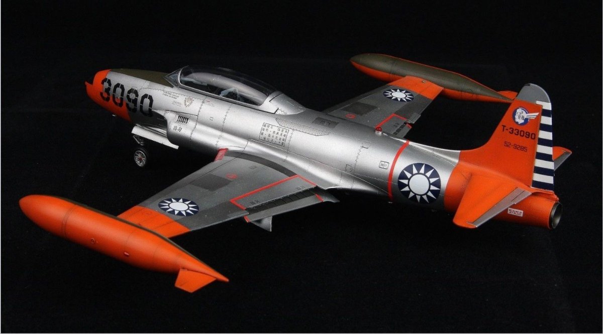 Great Wall Hobby S4805 RoCAF T-33A Shooting Star 1/48 – obrázek 4