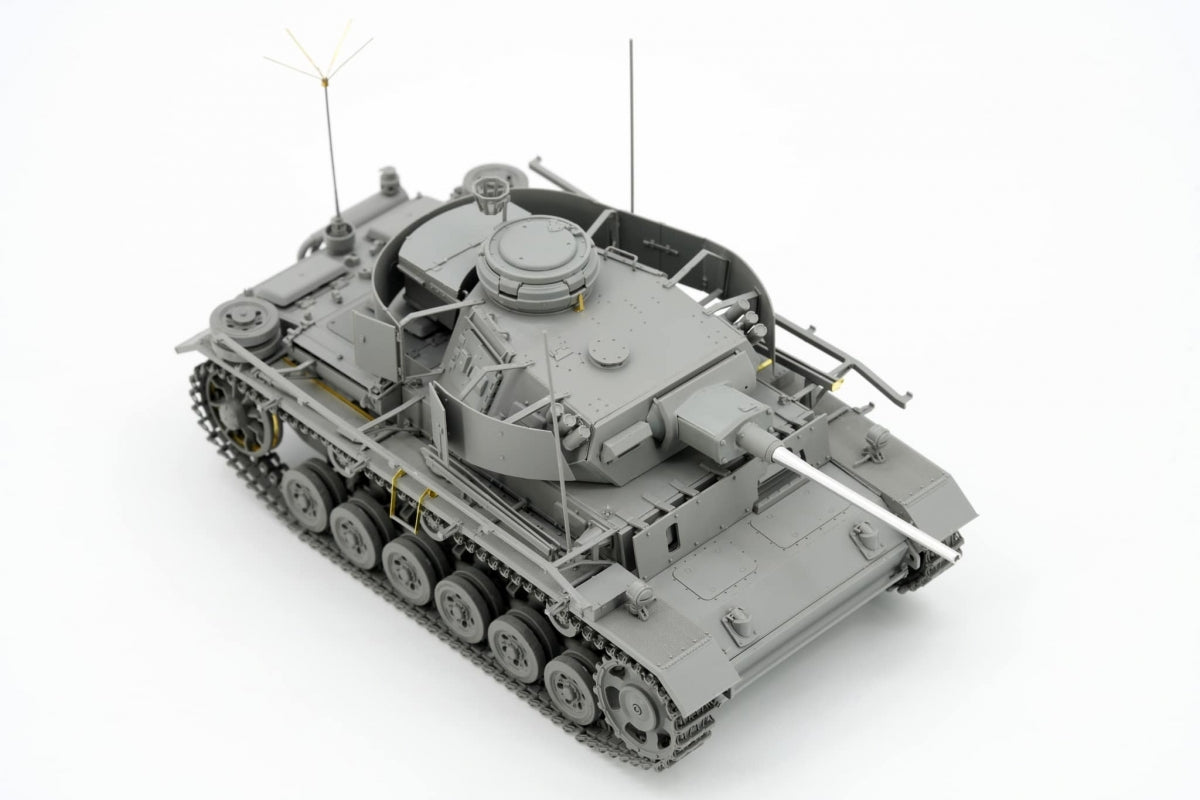 Border Model BT-048 Pz.Bef.Wg.III Ausf.K 2in1 w/Schürzen 1/35 – obrázek 11