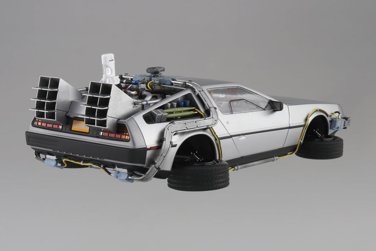 Aoshima 06437 Time Machine from Back to the Future Part II 1/24