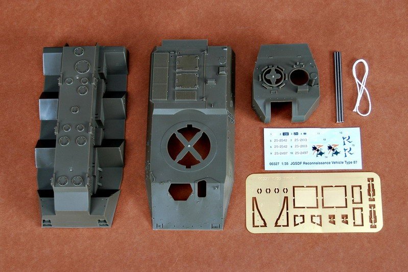 Trumpeter 00327 JGSDF Type 87 Reconnaissance Vehicle 1/35 – image 14