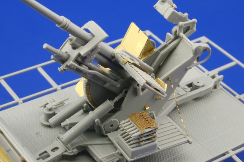 Eduard 36104 Sd. Kfz.7/2 (early) Flak 37 37mm 1/35 Trumpeter – image 11