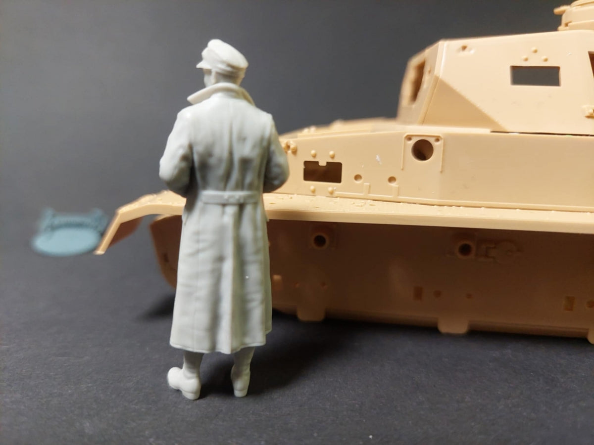 Panzer Art FI35-251 DAK Pz.lll/IV tank officer 1/35 – image 3