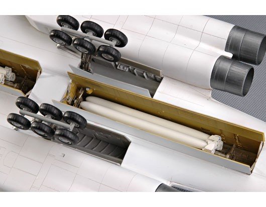 Trumpeter 01620 Tu-160 BLACKJACK 1/72 – imagen 9