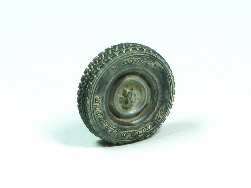 ET Model ER35-055 Technical Pick up Truck Weighted Road Wheels Type.2 For Meng VS-004 1/35 – image 2