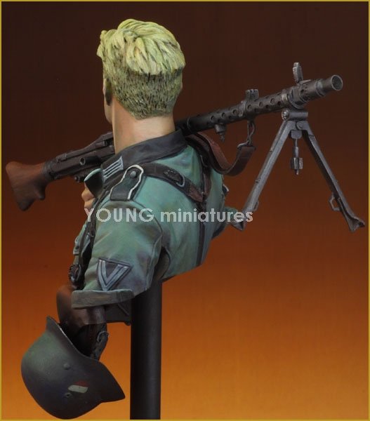 Young Miniatures YM1829 GERMANMG34 GUNNER 1941 1/10 – obrázek 5