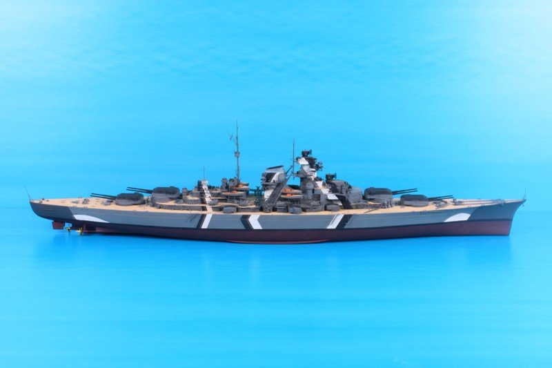 Trumpeter 03702 German Bismarck Battleship 1/200 – obrázek 7