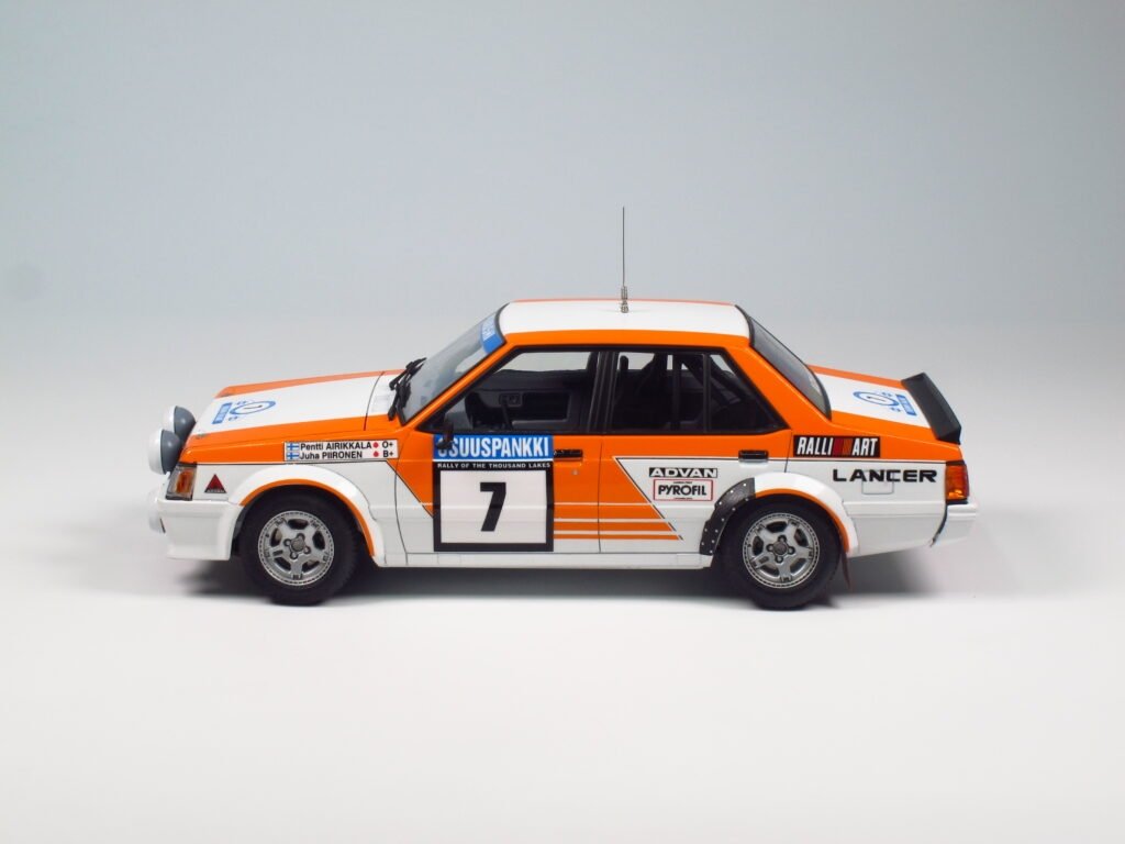 NuNu PN24018 MITSUBISHI LANCER TURBO 82 RALY 1000 LAKES 1/24 – image 6