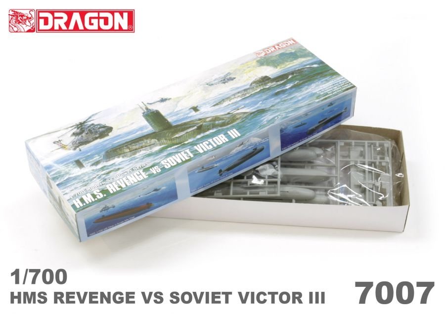 Dragon 7007 HMS Revenge vs Soviet Victor III 1/700