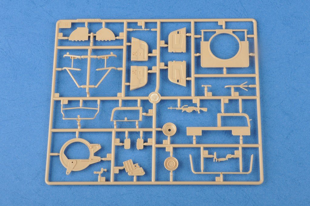 Hobby Boss 82469 Meng Shi 1.5 ton Military Light Utility Vehicle 1/35 – image 8