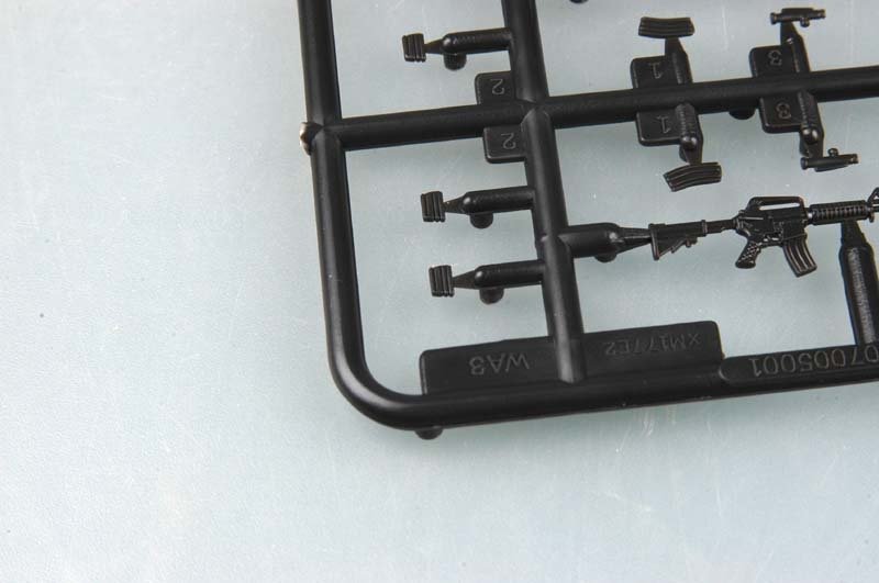 Trumpeter 00505 American machine gun AR-15/M16/M4 FAMILY-XM117 E1/E2 1/35 – obrázek 5