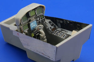 Intérieur du F-18E Eduard FE344 REVELL 1/48 – image 3