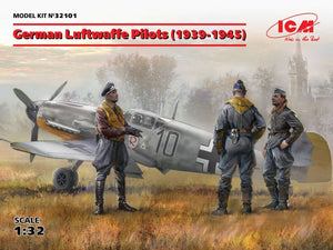 ICM 32101 German Luftwaffe Pilots (1939-1945) (3 figures) 1/32