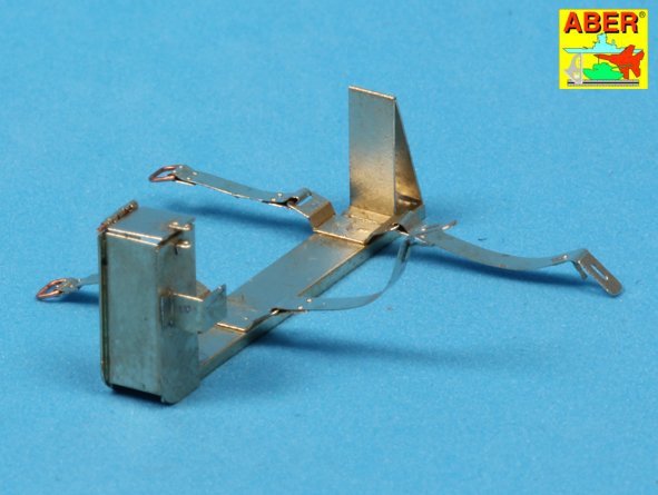 Aber 16027 Fire extinguisher with brackets used on German tanks, assault guns and other vehicles 1/16 – image 6