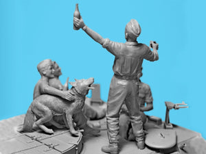 ICM 35343 Prost! Between Battles on Bergepanther WWII German Tankmen with Bergepanther 1/35 – zdjęcie 5