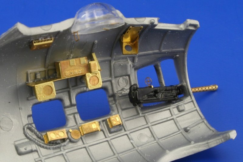 Eduard 49360 B-17G nose interior 1/48 Revell – image 4