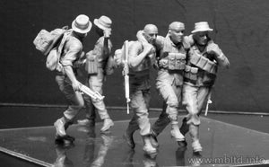 Master Box 35107 HEAD FOR THE HUEY VIETNAM1/35 – Bild 5