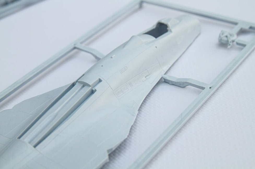 Heller 56371 Starter Set - SU-27 UB/P Ukraine 1/72 – zdjęcie 5