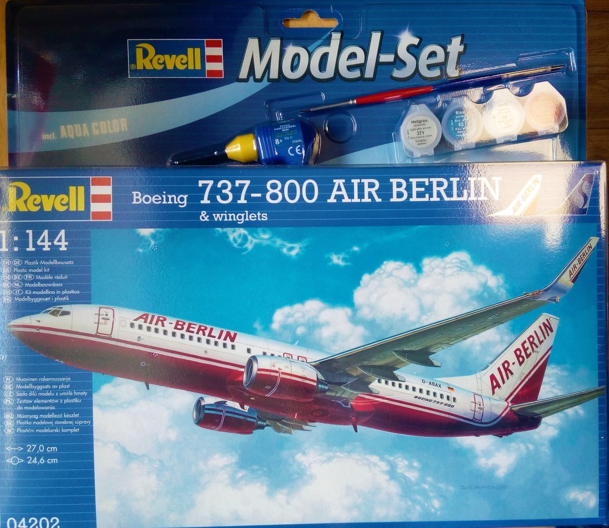 Revell 64202 Boeing 737-800 Air Berlin &amp;amp; winglets Model Set (1/144) – image 2