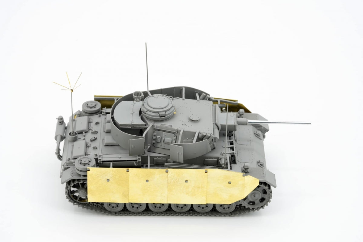 Border Model BT-048 Pz.Bef.Wg.III Ausf.K 2in1 w/Schürzen 1/35 – obrázek 4