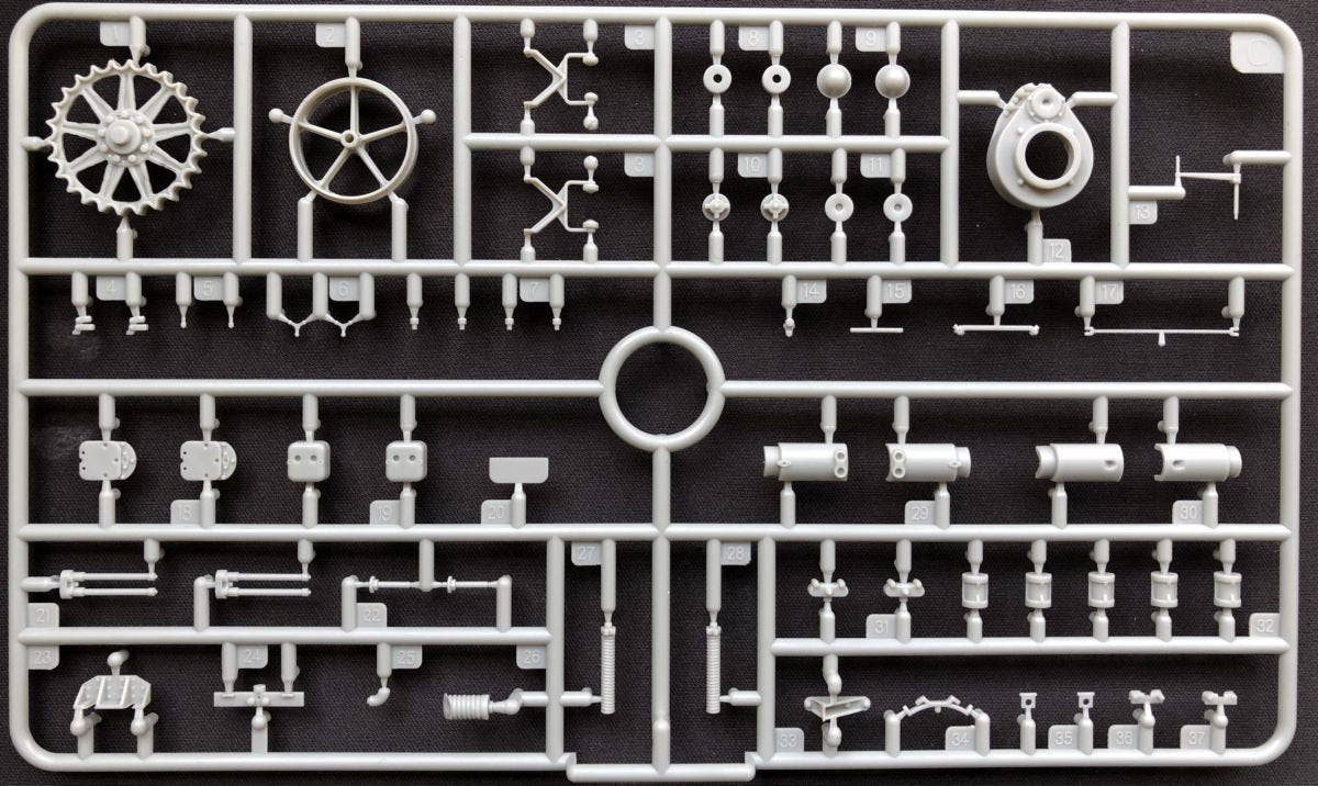Thunder Model 35400 Russian ChTZ S60 Stalinetz 1/35 – image 7