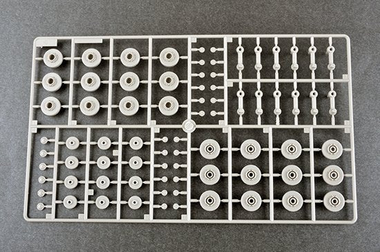 Trumpeter 09597 KV-1 1942 Simplified Turret Tank w/Tank Crew 1/35 – Bild 8
