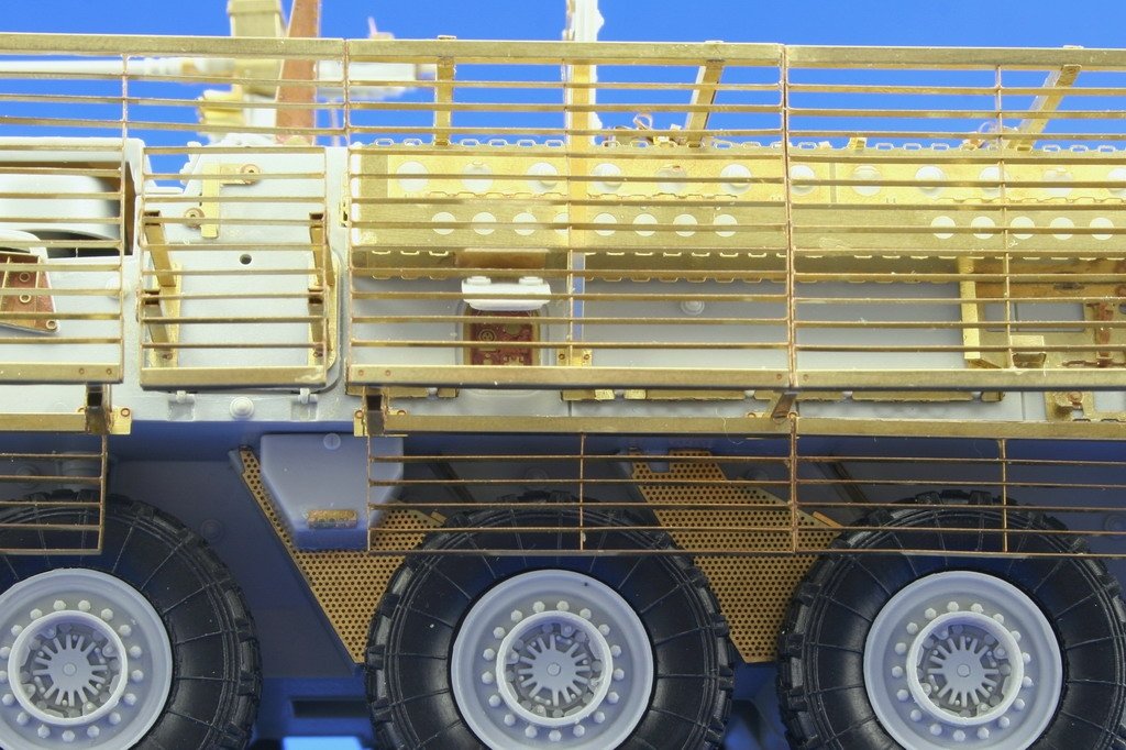 Eduard 35995 Stryker slat armor 1/35 Trumpeter – image 12
