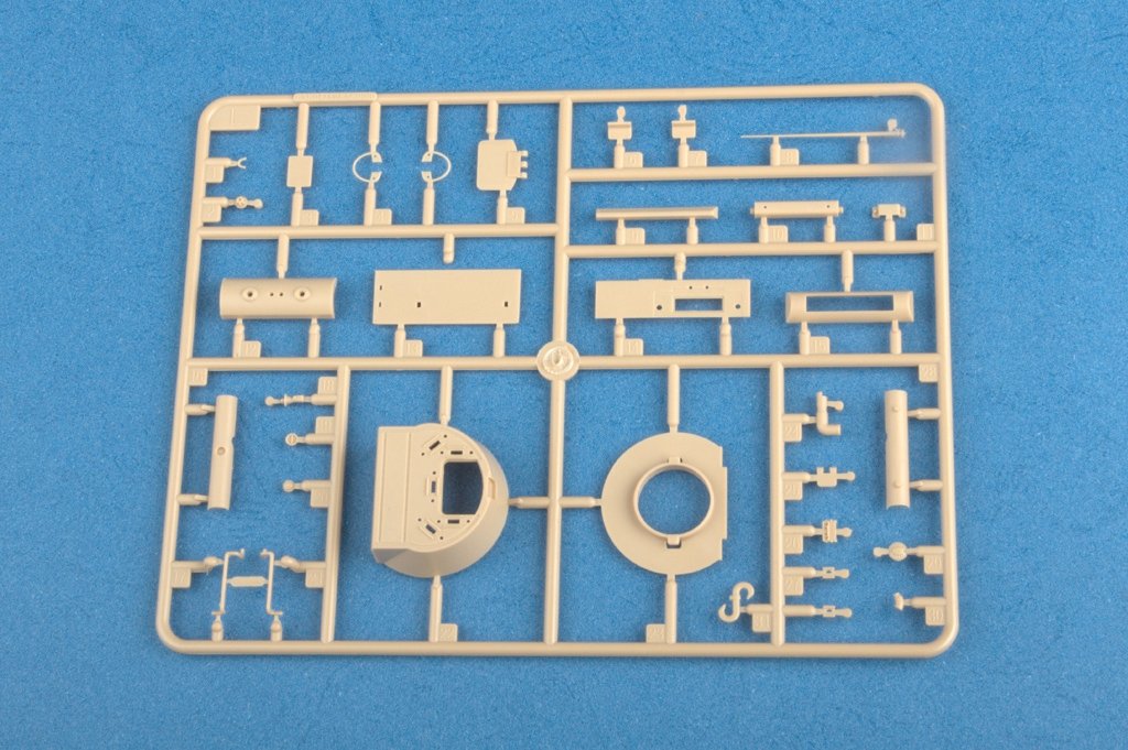 Hobby Boss 83804 German Pz.Kpfw.I Ausf.F (VK18.01)-Early 1/35 – image 6