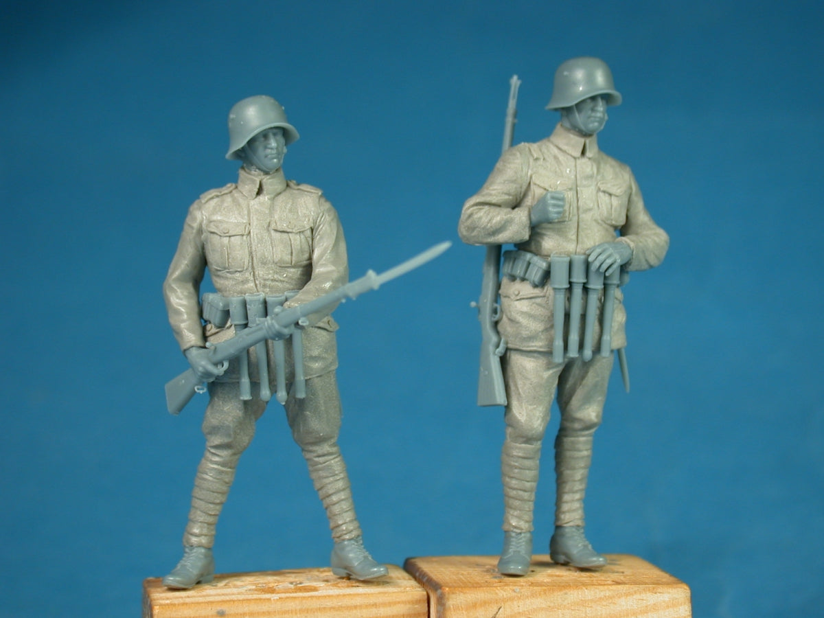 Copper State Models F35-044 German Freikorps soldier with rifle 1/35 – image 2