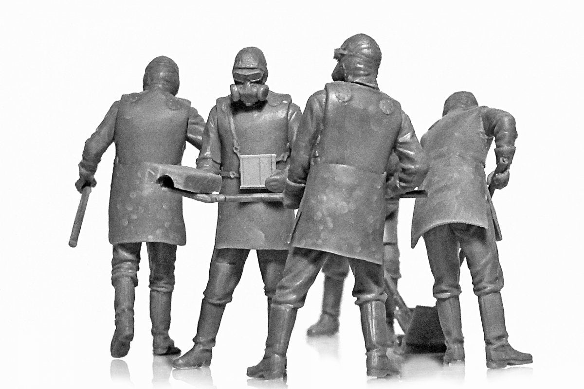 ICM 35903 Chernobyl 3. Rubble cleaners (5 figures) 1/35 – image 6