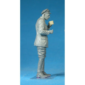 Copper State Models F35-002 British Armored Car Division Serviceman on Tea Break 1/35 – immagine 2