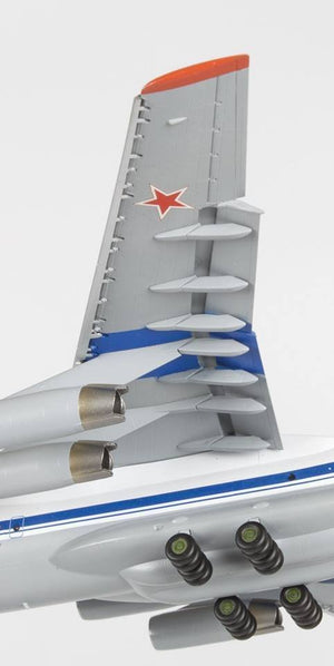 Zvezda 7011 Russian strategic airlifter Il-76MD 1/144 – Bild 4