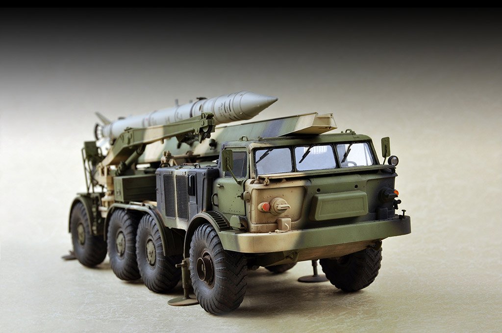 Trumpeter 07179 Lance-roquettes russe 9P113 avec roquette 9M21 et roquette tactique 9K52 Luna-M Frog-7, échelle 1/72  – image 2