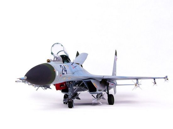 Trumpeter 02224 Soviet Sukhoi Su-27 Flanker B 1/32 – obrázek 5