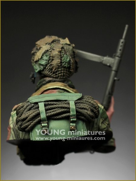 Young Miniatures SL005 WWII BRITISH COUPLE - Red Devil – image 6