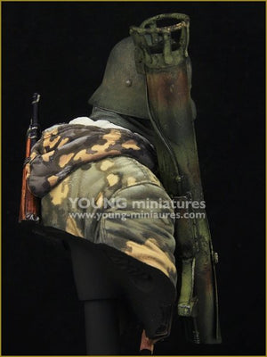 Young Miniatures YM1865 German Waffen SS with Panzerschreck 1/10 – image 6