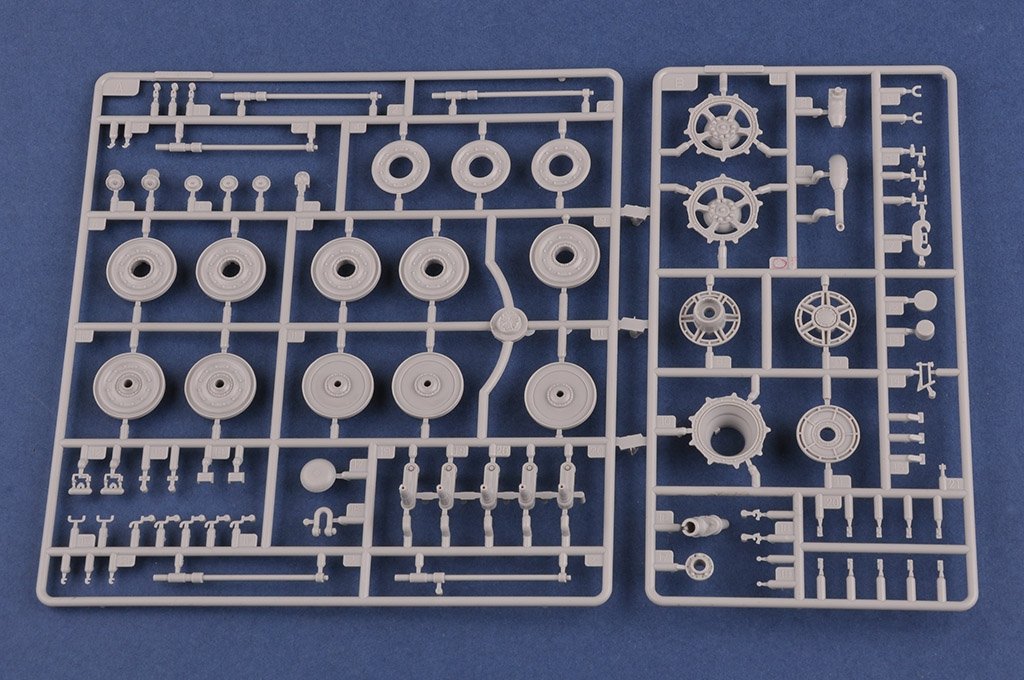 Hobby Boss 84530 German Sd.Kfz.182 King Tiger Porsche Turret w/ Zimmerit 1/35 – image 7