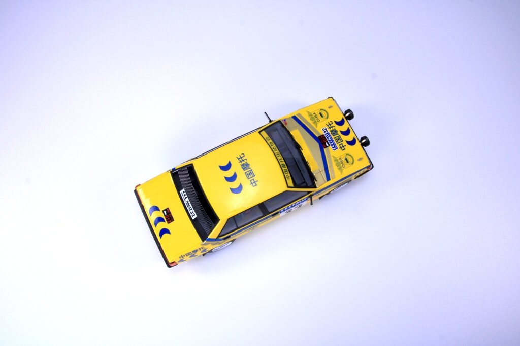 NuNu PN24032 Mitsubishi Lancer Turbo 85 Hong Kong-Beijing Rally 1/24 – obrázek 12