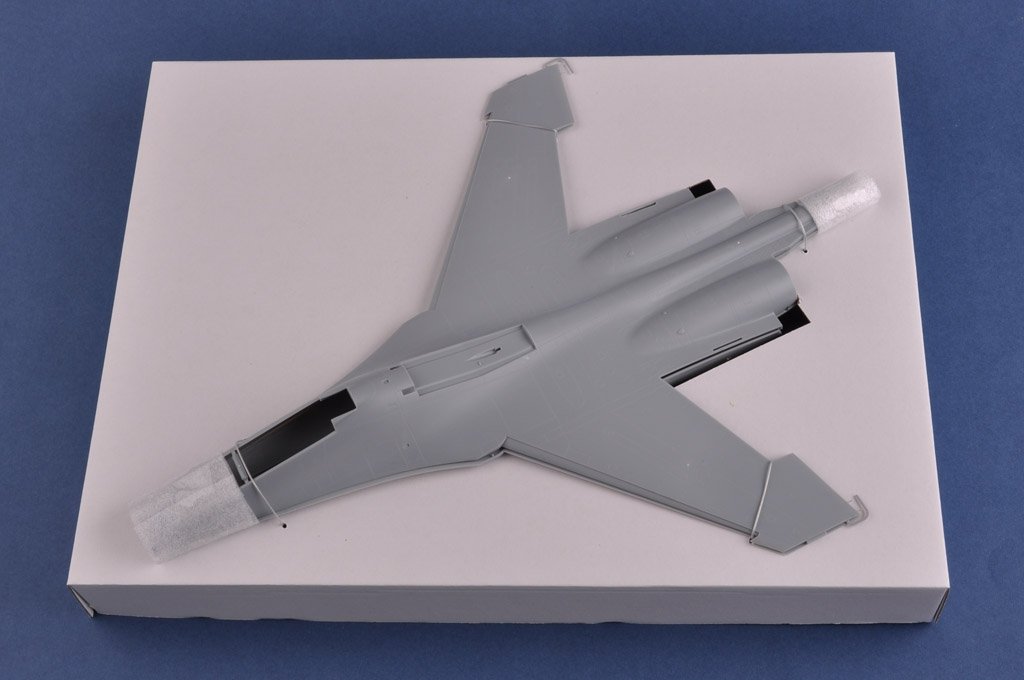 Hobby Boss 81713 Su-27UB Flanker C 1/48 – zdjęcie 5