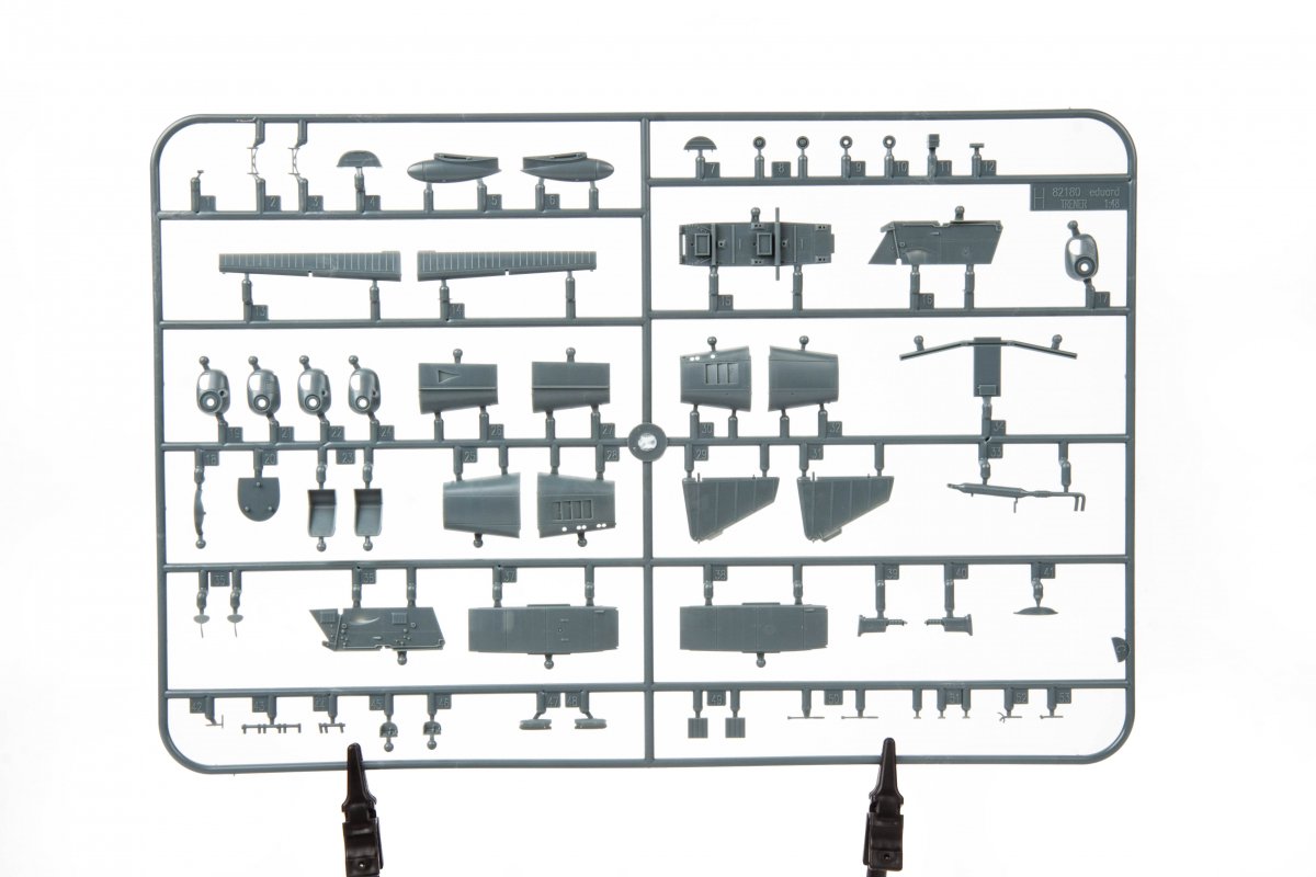 Eduard 82183 Z-326/ C-305 Trenér Master 1/48 – image 9