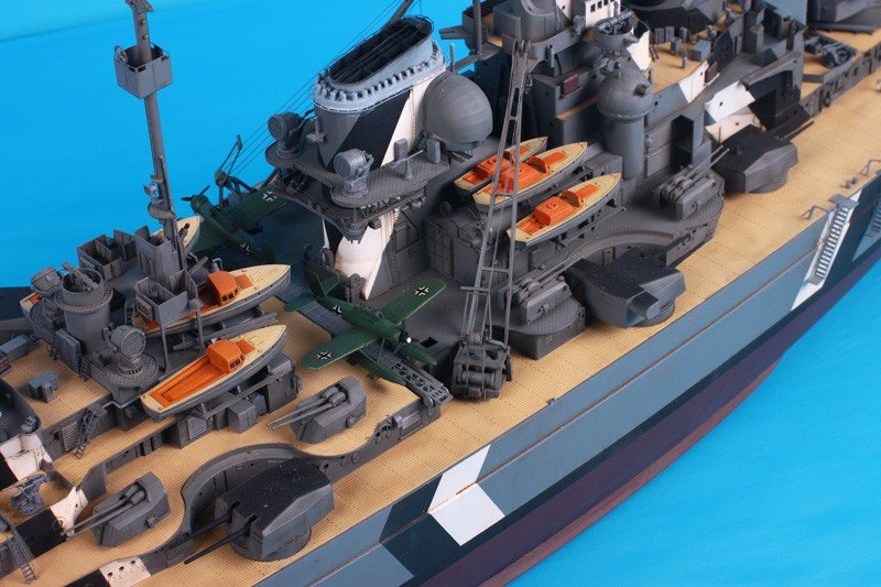 Trumpeter 03702 German Bismarck Battleship 1/200 – obrázek 5