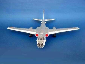 Trumpeter 01612 Tu-16K-26 G/Chinese H-6 1/72 – obrázek 4