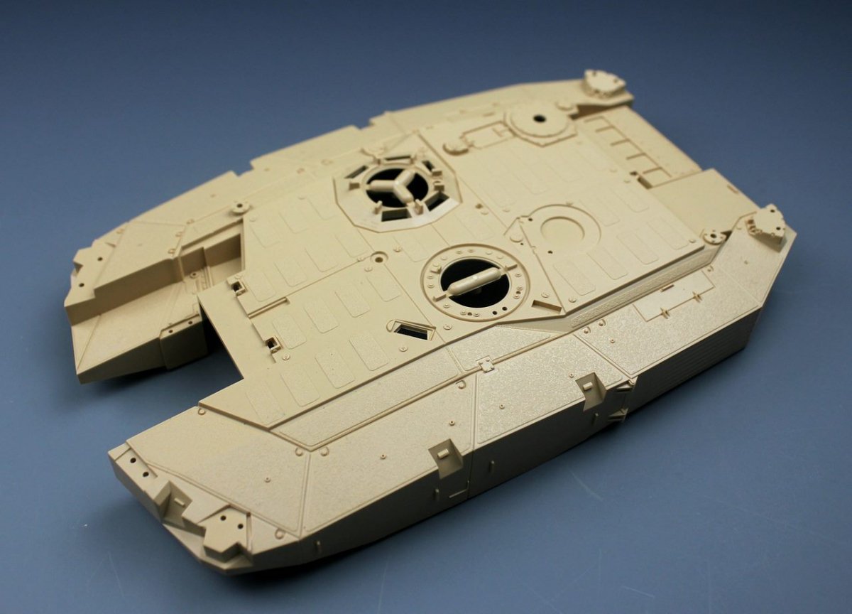 Tiger Model 4628 LEOPARD II REVOLUTION II MBT 1/35 – image 9