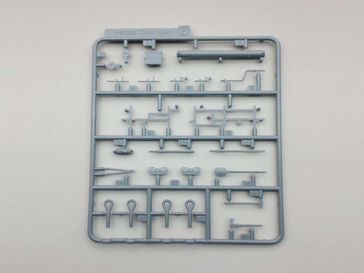Amusing Hobby 35A019 Pz.Kpfw.38D 1/35 – image 9